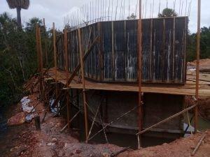 Obra de construção de uma ponte sobre o Rio Centro, na estrada vicinal que liga a sede do nosso município as regiões Raposa, Mata e Serrinha  Obra de construção de uma ponte sobre o Rio Centro, na estrada vicinal que liga a sede do nosso município as regiões Raposa, Mata e Serrinha